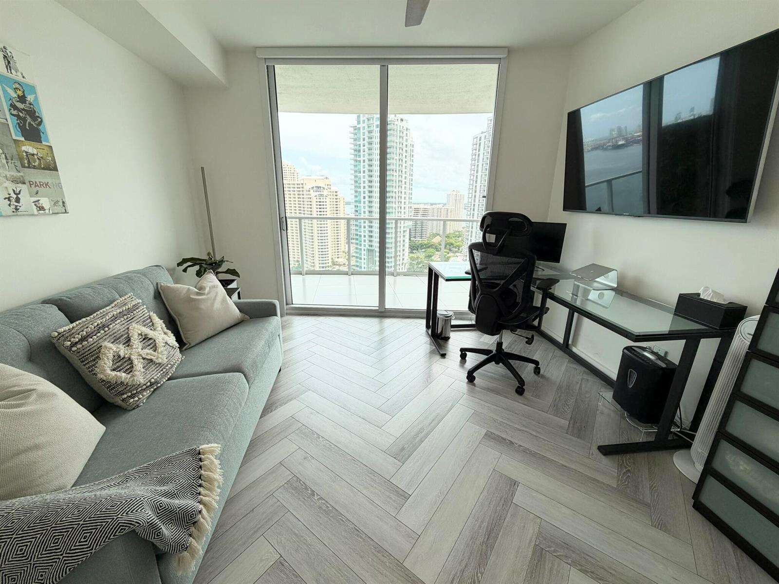 Met 1 at 300 Biscayne, Miami, FL 33131 - For Rent photo 9