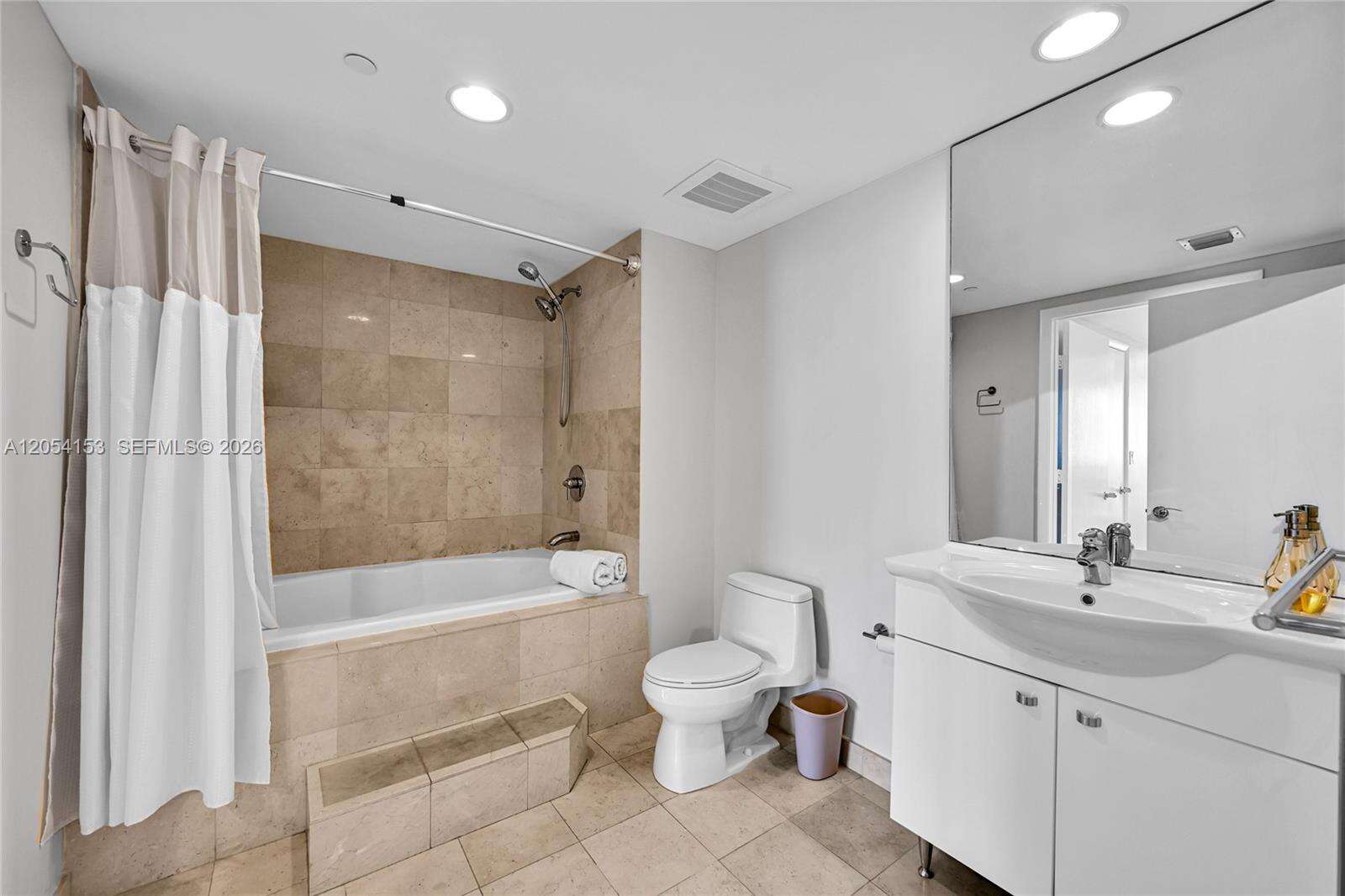 The Beach Club at 1850 Ocean Dr, Hallandale Beach, FL 33009 - For Rent photo 16