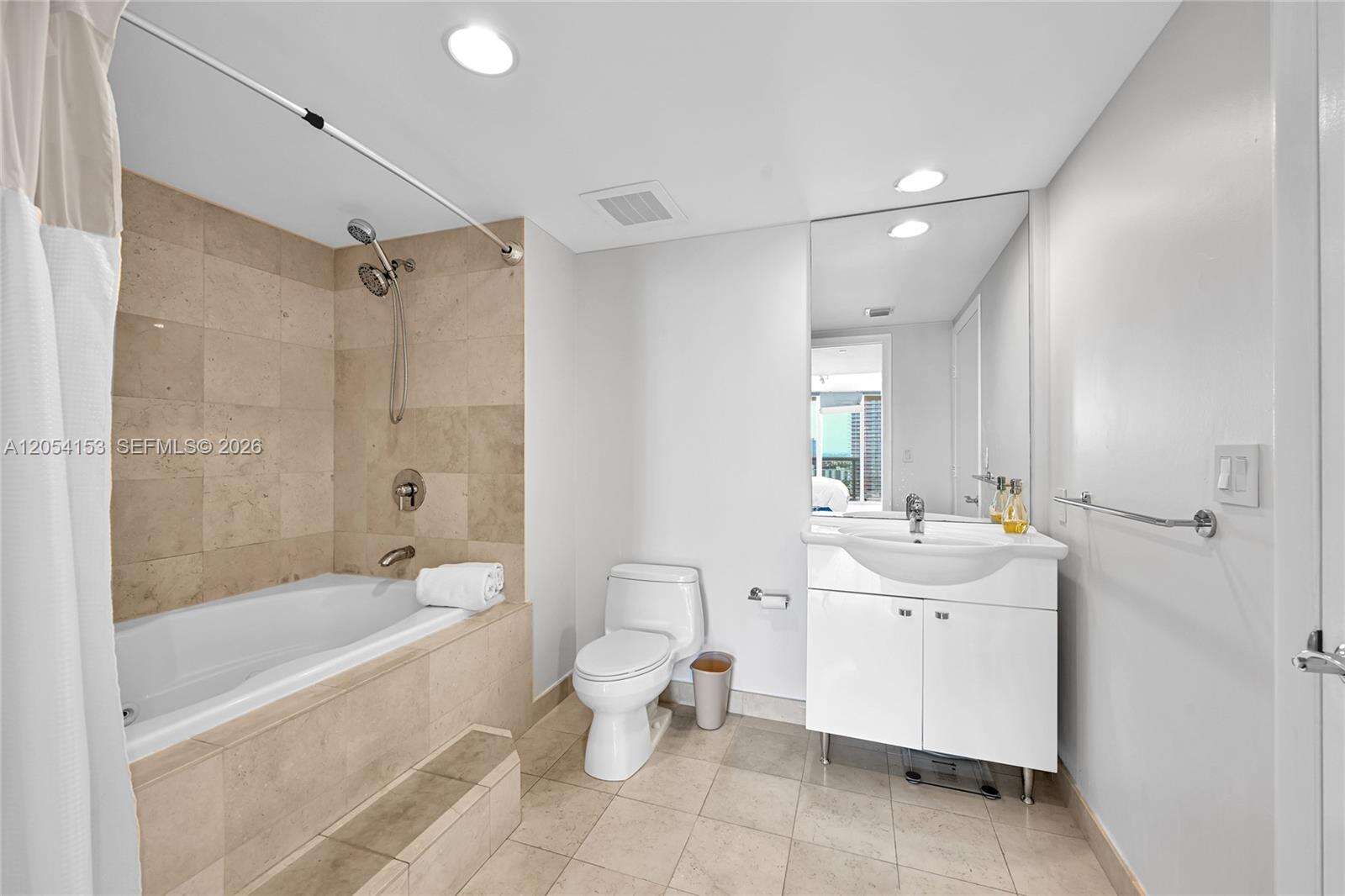 The Beach Club at 1850 Ocean Dr, Hallandale Beach, FL 33009 - For Rent photo 17