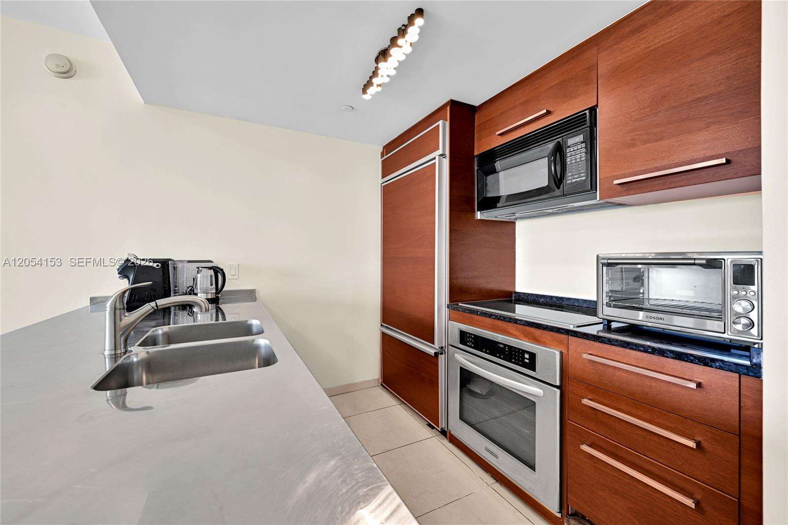 The Beach Club at 1850 Ocean Dr, Hallandale Beach, FL 33009 - For Rent photo 7