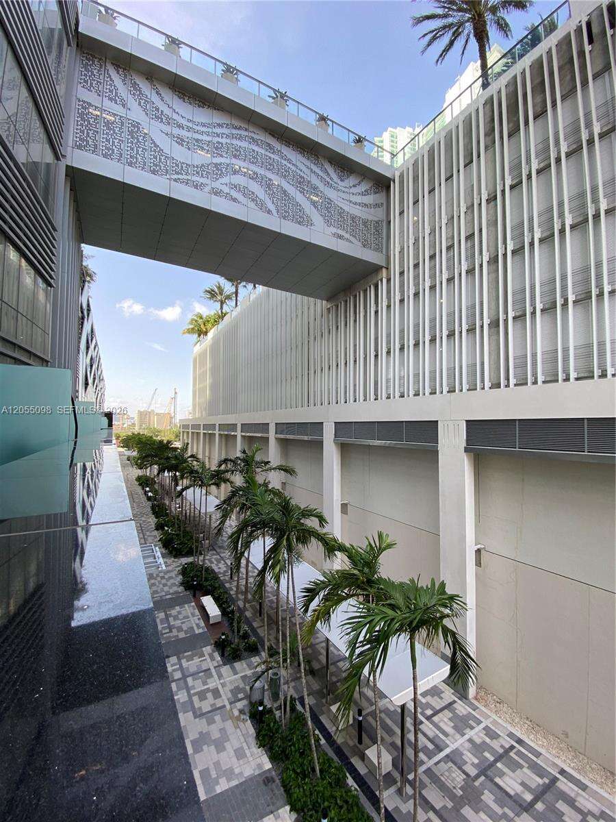 Paramount Miami Worldcenter at 851 1 Ave, Miami, FL 33132 - For Rent photo 19