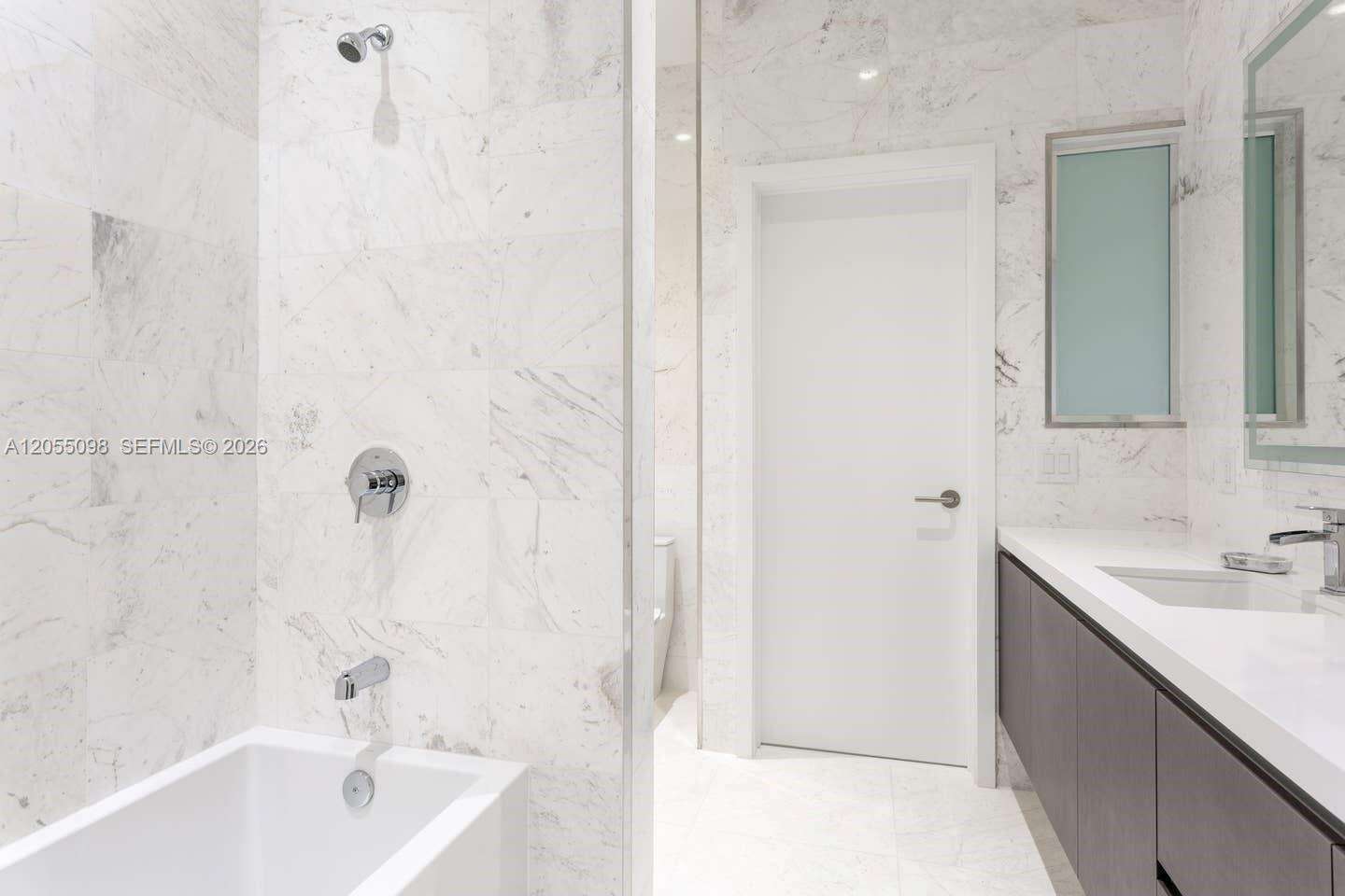 Paramount Miami Worldcenter at 851 1 Ave, Miami, FL 33132 - For Rent photo 7