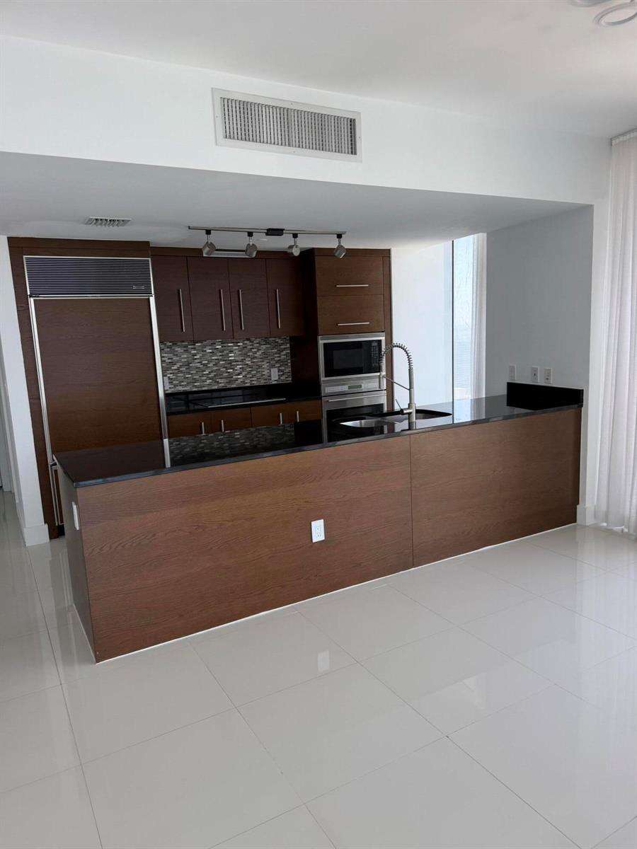 Icon Brickell 1 at 475 Brickell, Miami, FL 33131 - For Rent photo 6