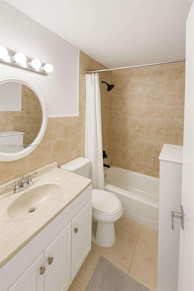 Four Ambassadors at 905 Brickell Bay Dr, Miami, FL 33131 - For Rent photo 14