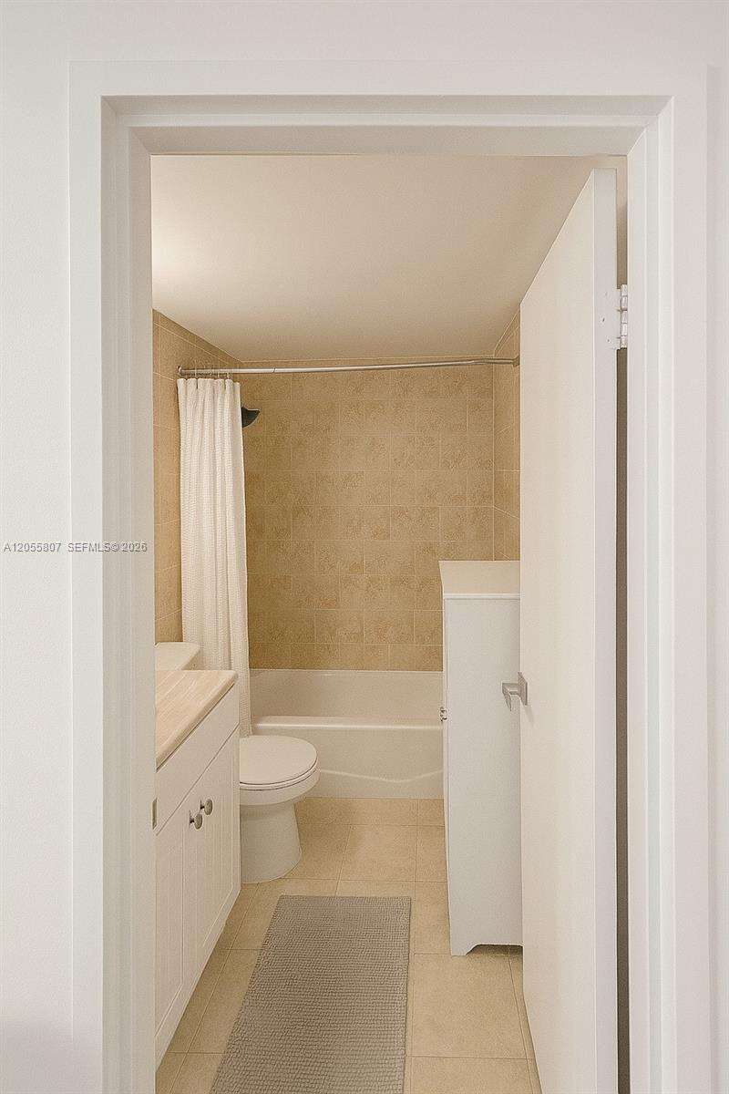Four Ambassadors at 905 Brickell Bay Dr, Miami, FL 33131 - For Rent photo 15