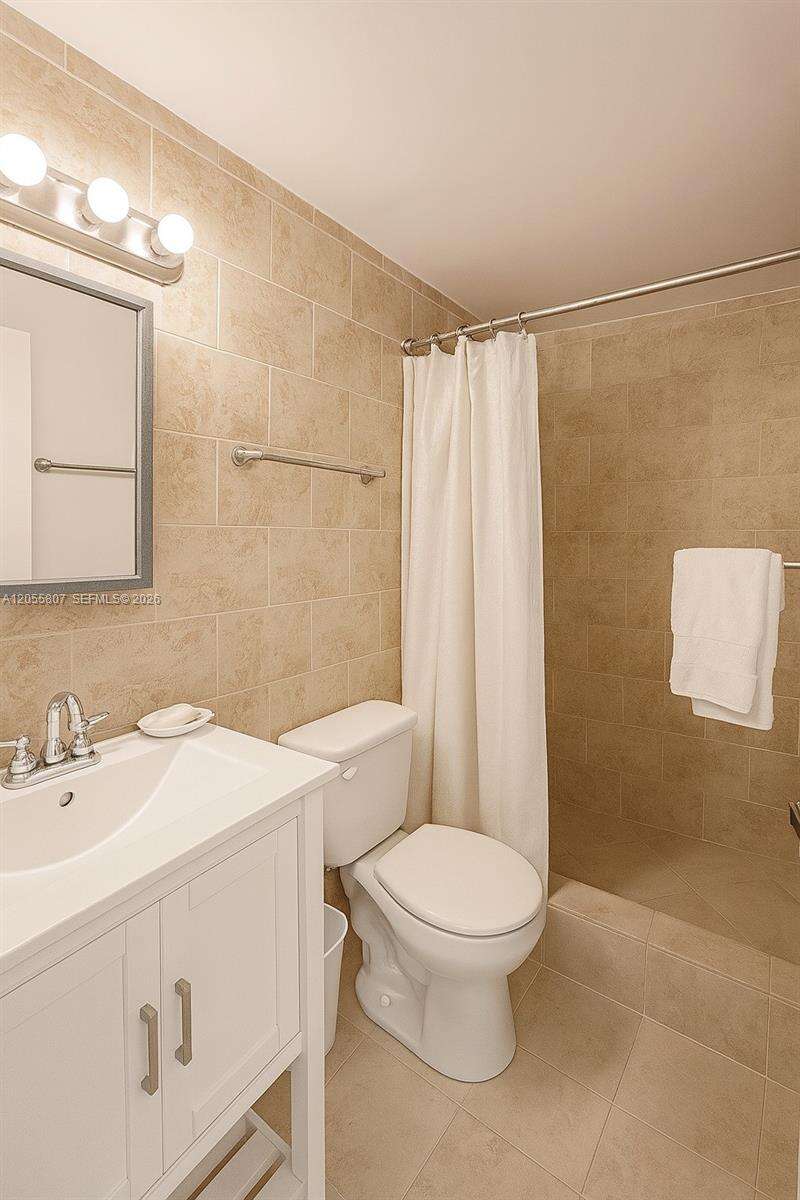 Four Ambassadors at 905 Brickell Bay Dr, Miami, FL 33131 - For Rent photo 9