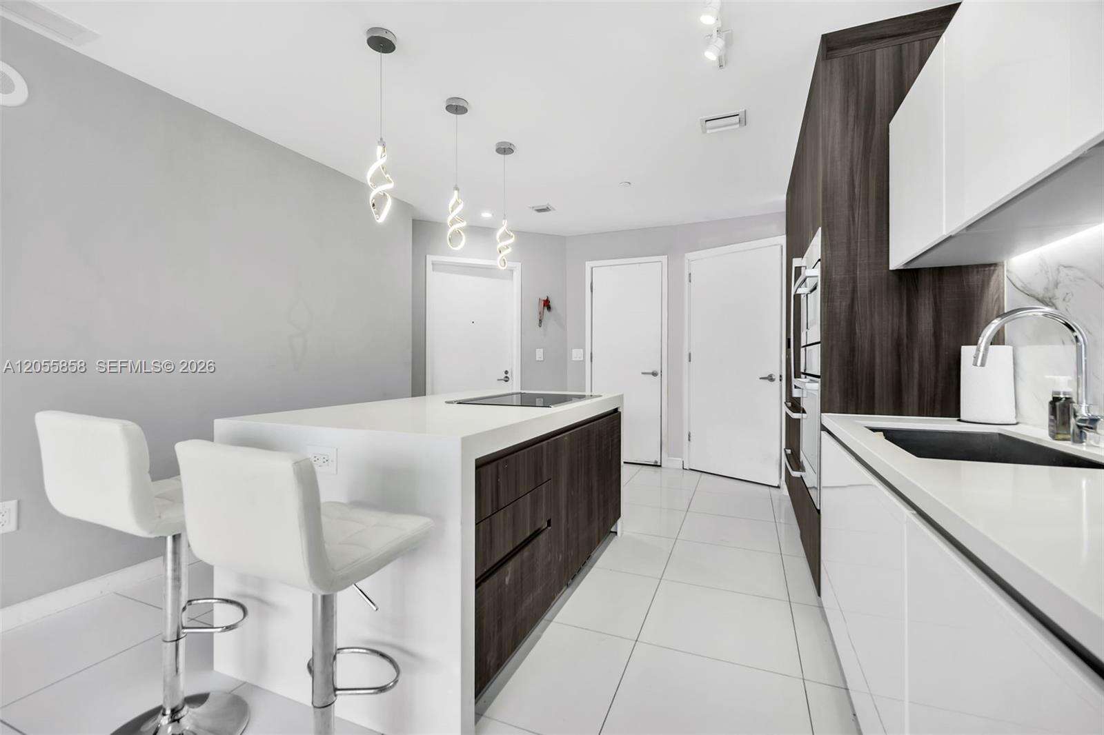 Paramount Miami Worldcenter at 851 1 Ave, Miami, FL 33132 - For Rent photo 2
