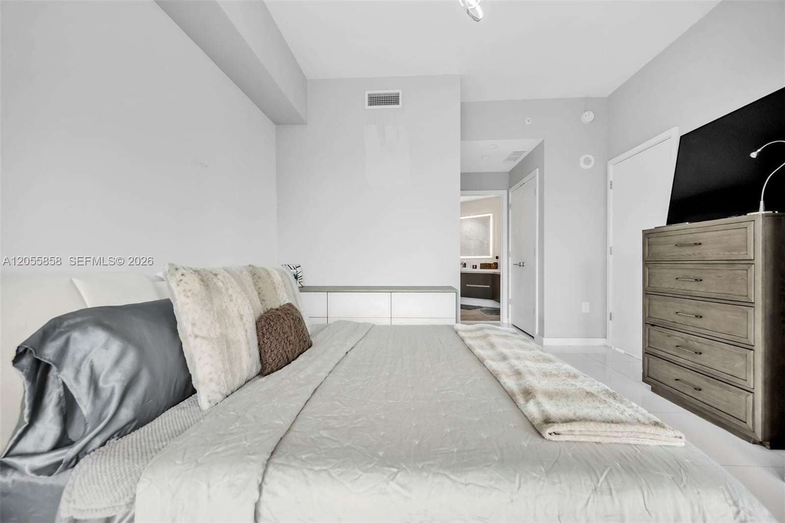 Paramount Miami Worldcenter at 851 1 Ave, Miami, FL 33132 - For Rent photo 20