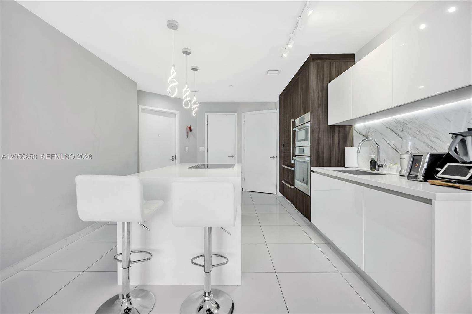 Paramount Miami Worldcenter at 851 1 Ave, Miami, FL 33132 - For Rent photo 4
