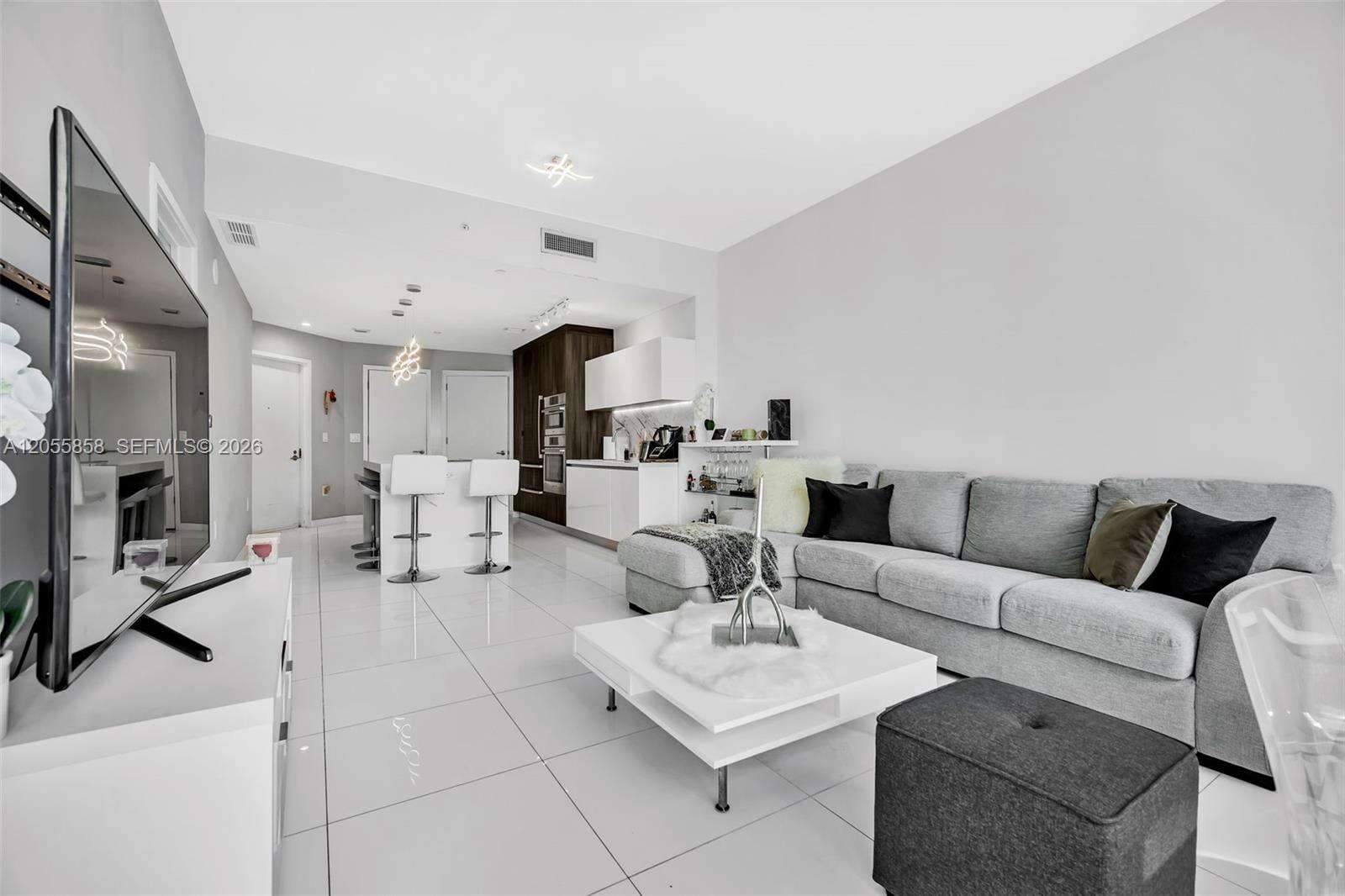 Paramount Miami Worldcenter at 851 1 Ave, Miami, FL 33132 - For Rent photo 5