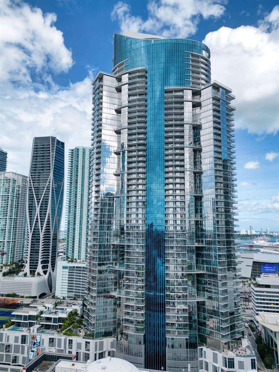 Paramount Miami Worldcenter at 851 1 Ave, Miami, FL 33132 - For Rent photo 52