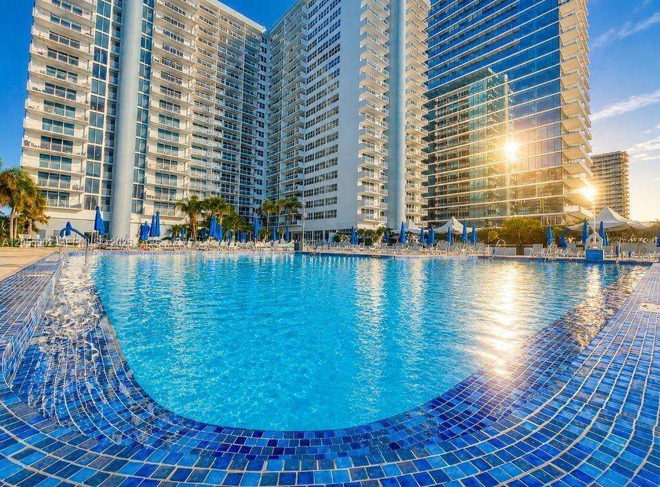 Parker Plaza at 2030 Ocean Dr, Hallandale Beach, FL 33009 - For Rent photo 11