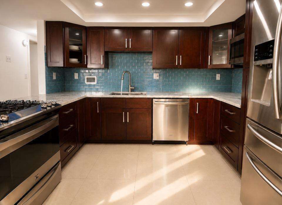Parker Plaza at 2030 Ocean Dr, Hallandale Beach, FL 33009 - For Rent photo 16