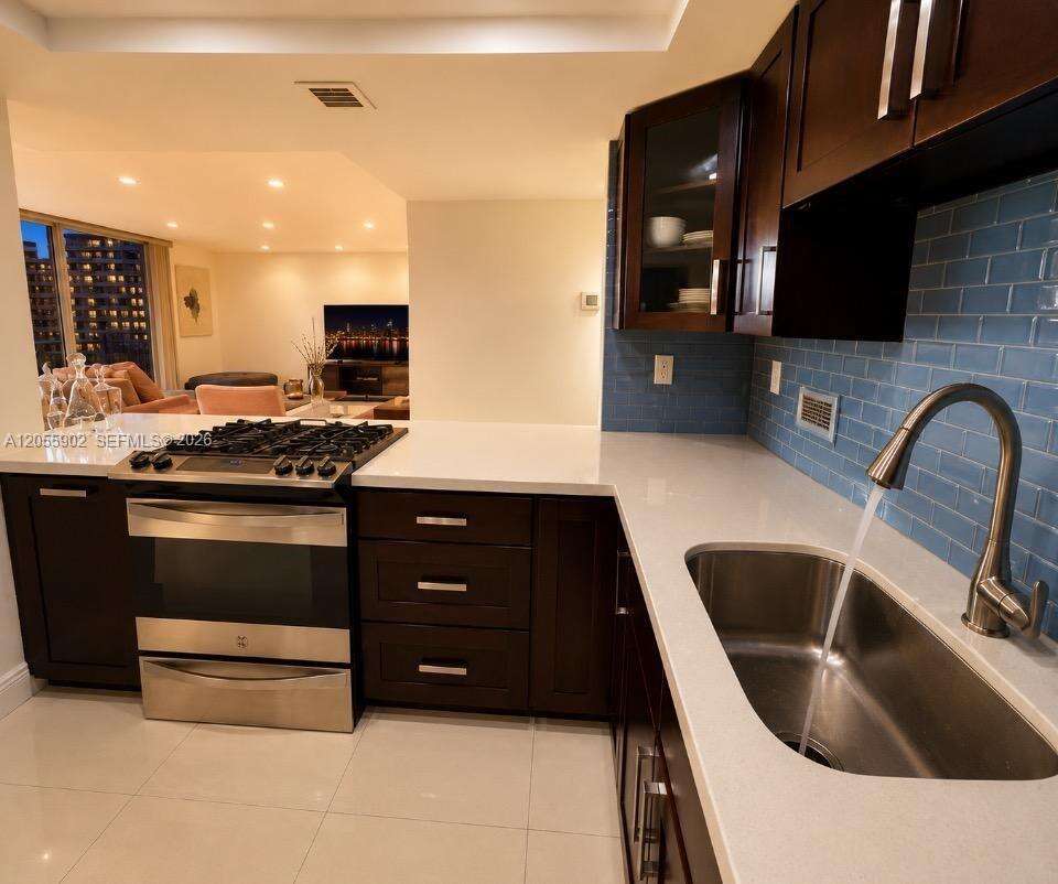 Parker Plaza at 2030 Ocean Dr, Hallandale Beach, FL 33009 - For Rent photo 17