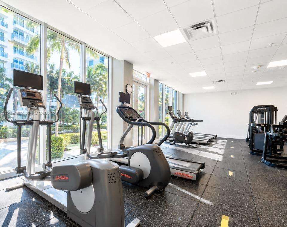 Parker Plaza at 2030 Ocean Dr, Hallandale Beach, FL 33009 - For Rent photo 35