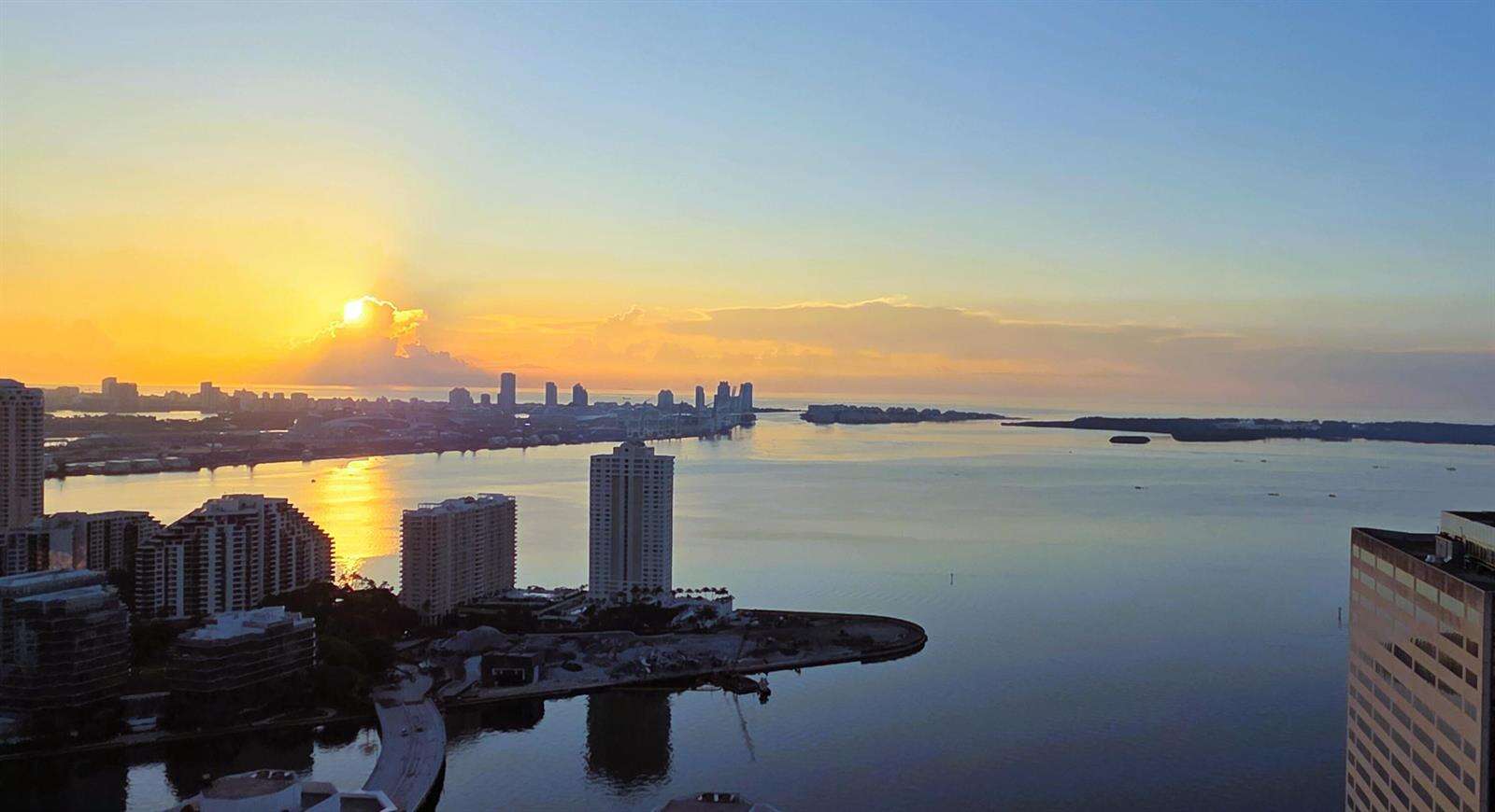 The Plaza On Brickell West at 951 Brickell, Miami, FL 33131 - For Rent photo 2