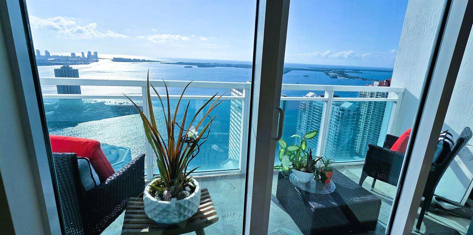 The Plaza On Brickell West at 951 Brickell, Miami, FL 33131 - For Rent photo 3