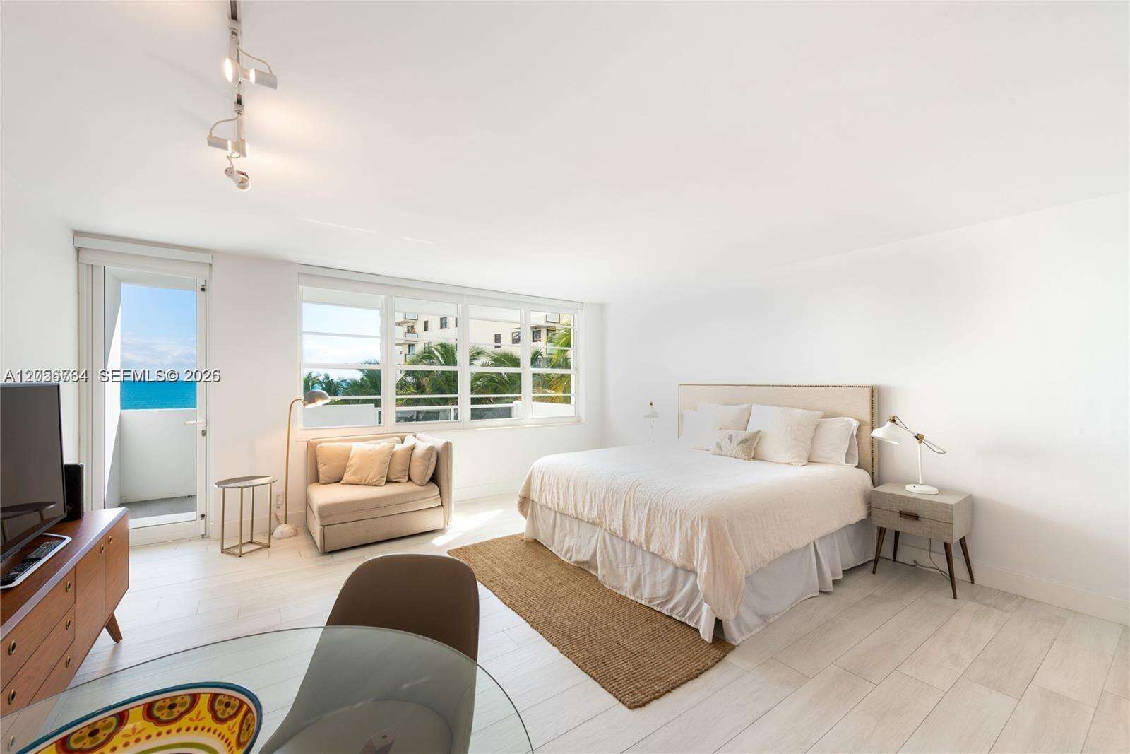 Decoplage at 100 Lincoln Rd, Miami Beach, FL 33139 - For Rent photo 1