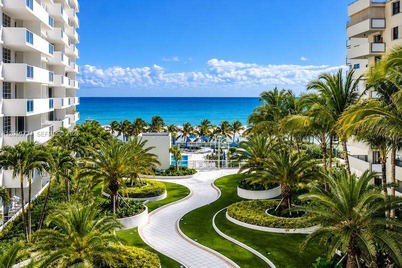 Decoplage at 100 Lincoln Rd, Miami Beach, FL 33139 - For Rent photo 15