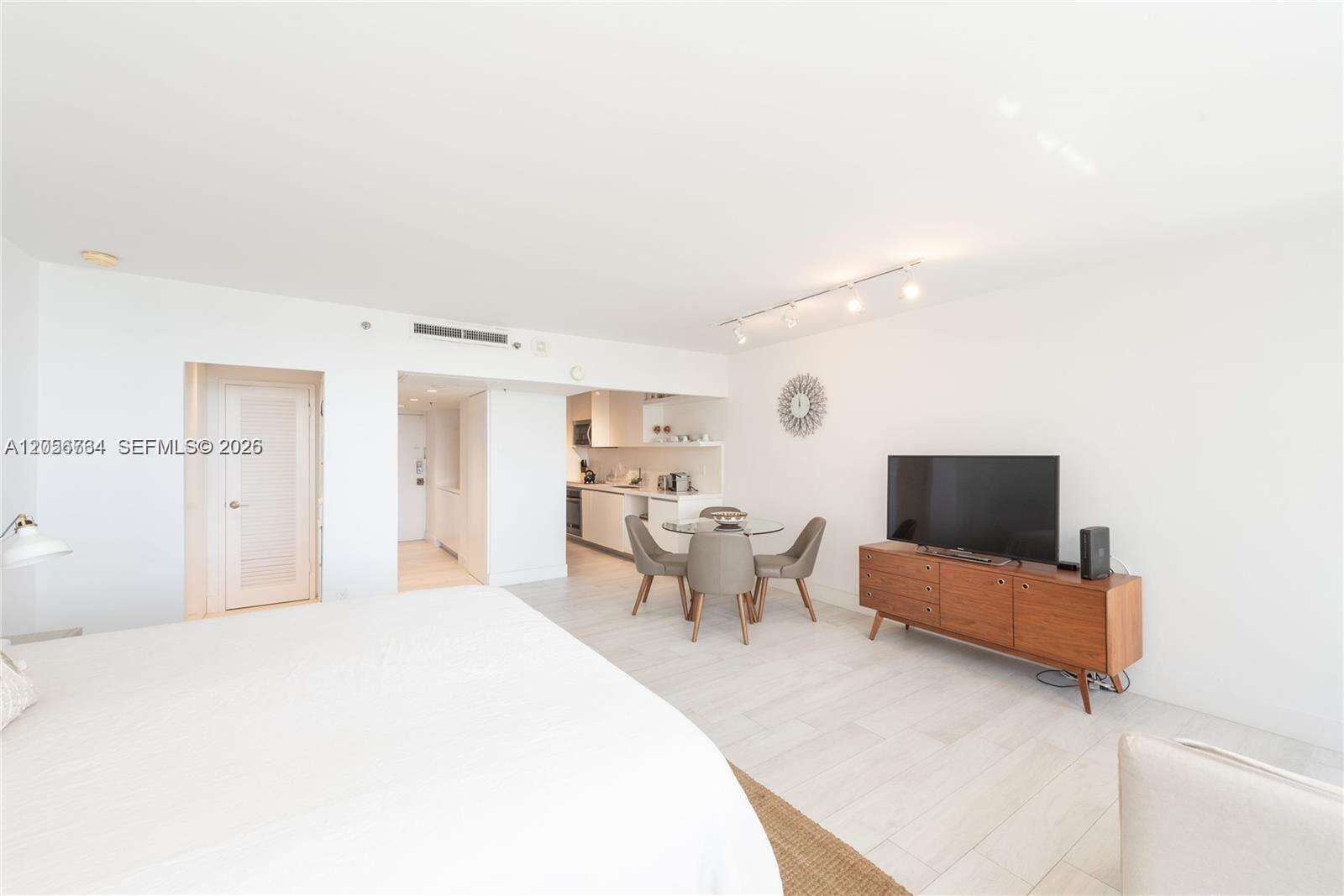 Decoplage at 100 Lincoln Rd, Miami Beach, FL 33139 - For Rent photo 5
