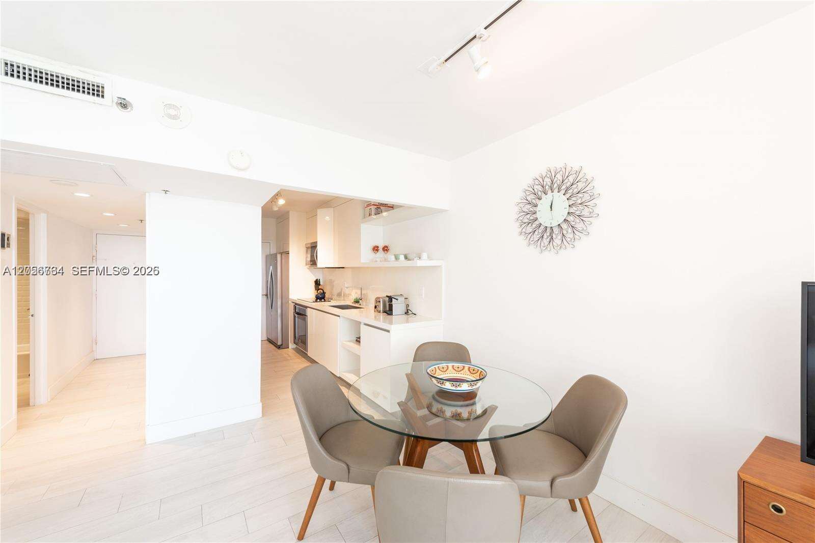 Decoplage at 100 Lincoln Rd, Miami Beach, FL 33139 - For Rent photo 7