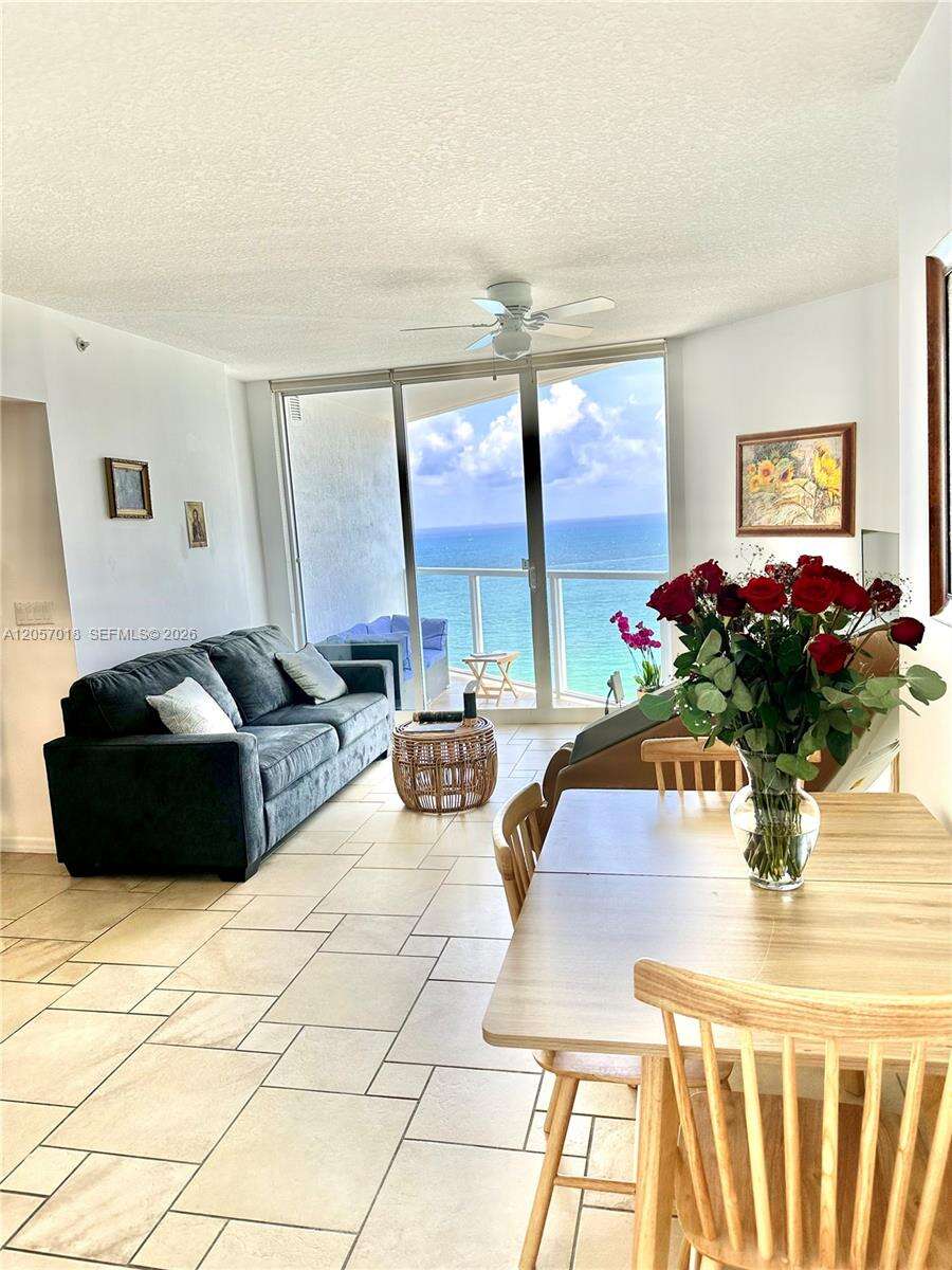 La Perla at 16699 Collins Ave, Sunny Isles Beach, FL 33160 - For Rent photo 14