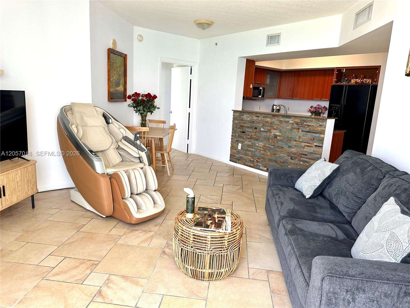 La Perla at 16699 Collins Ave, Sunny Isles Beach, FL 33160 - For Rent photo 15