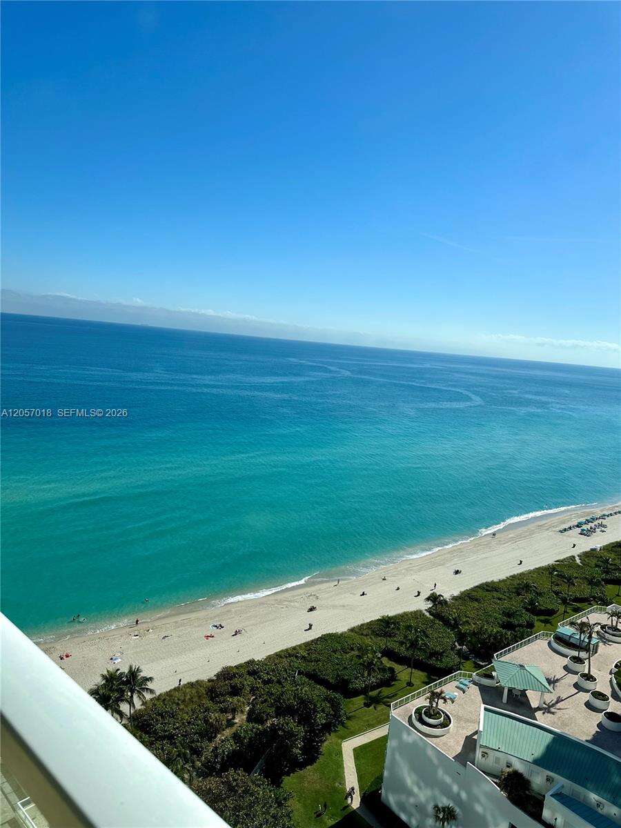 La Perla at 16699 Collins Ave, Sunny Isles Beach, FL 33160 - For Rent photo 18