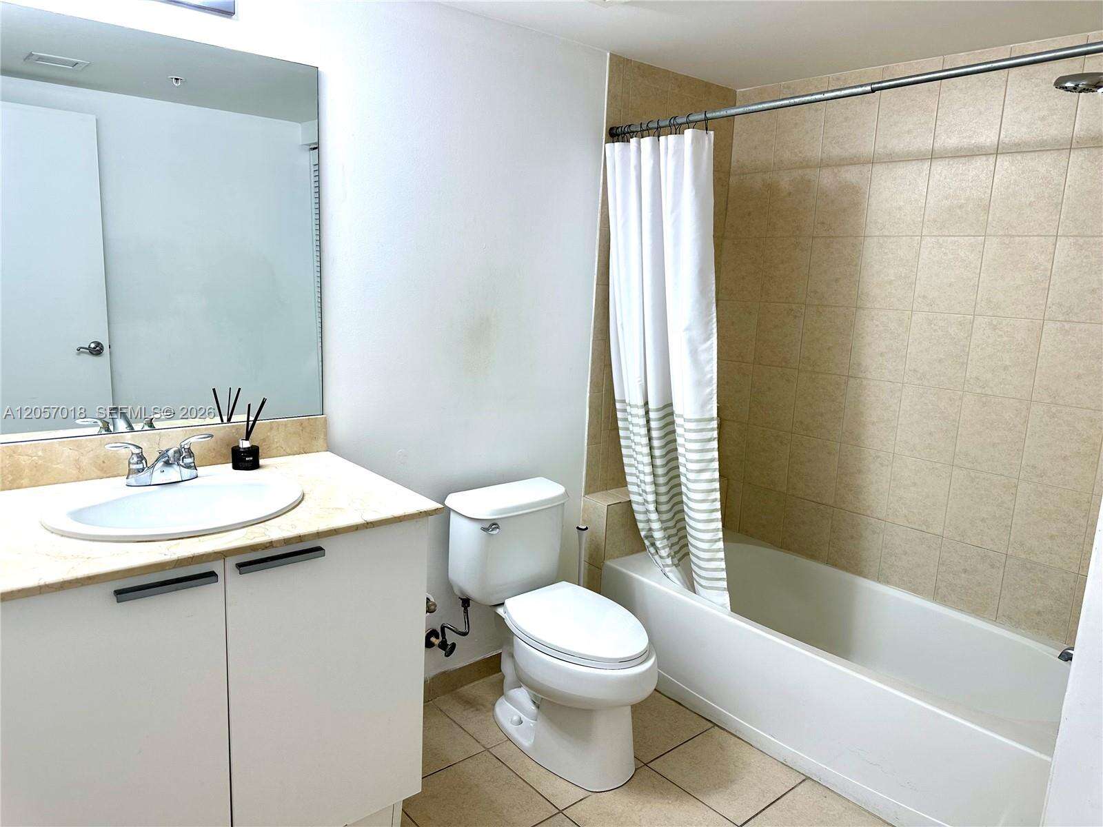 La Perla at 16699 Collins Ave, Sunny Isles Beach, FL 33160 - For Rent photo 30