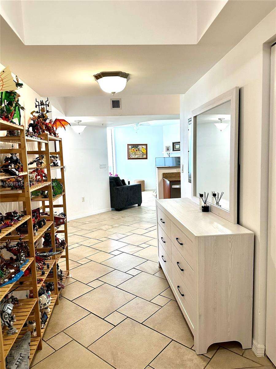 La Perla at 16699 Collins Ave, Sunny Isles Beach, FL 33160 - For Rent photo 4