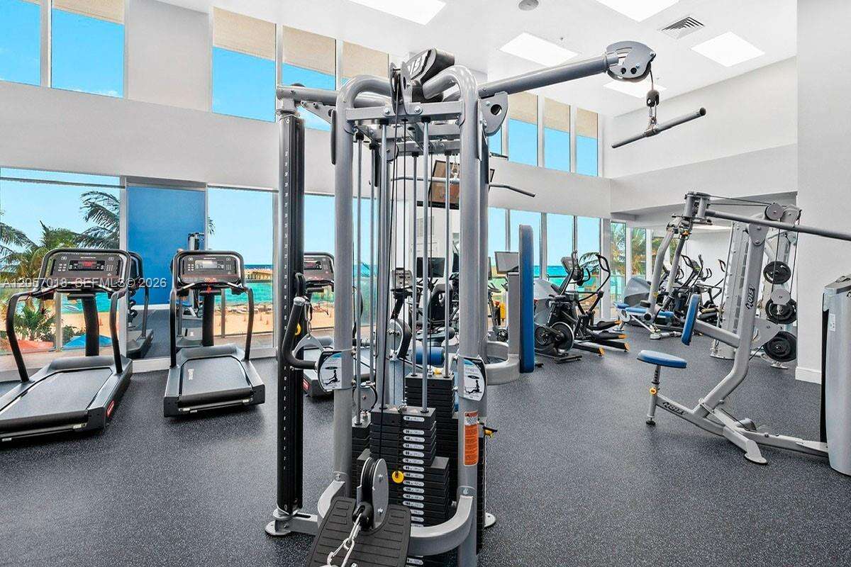 La Perla at 16699 Collins Ave, Sunny Isles Beach, FL 33160 - For Rent photo 36