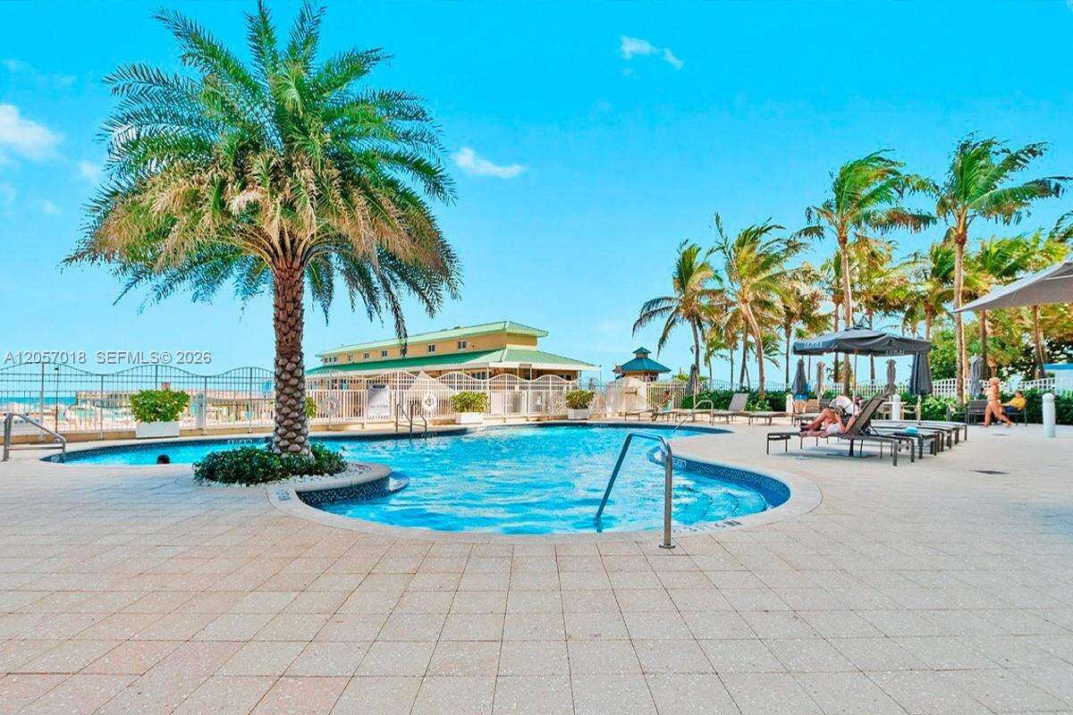 La Perla at 16699 Collins Ave, Sunny Isles Beach, FL 33160 - For Rent photo 37