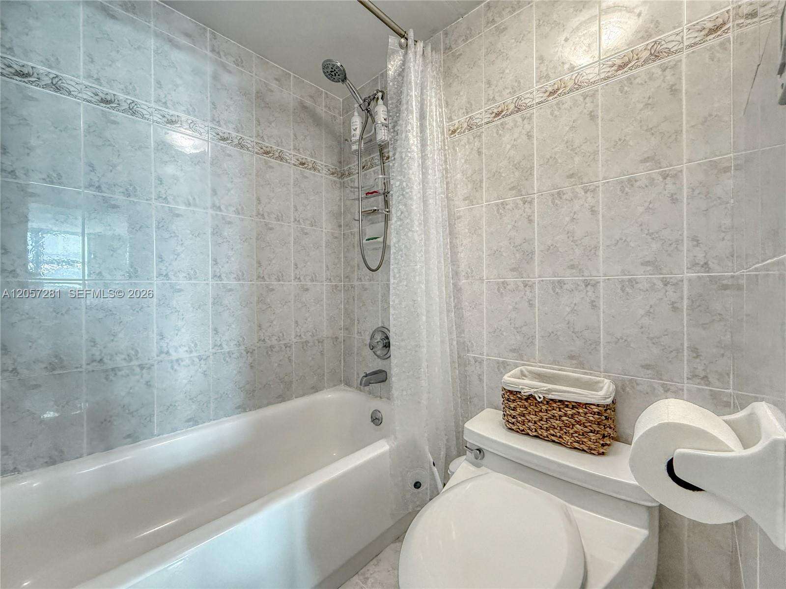 Arlen Beach at 5701 Collins Ave, Miami Beach, FL 33140 - For Rent photo 12