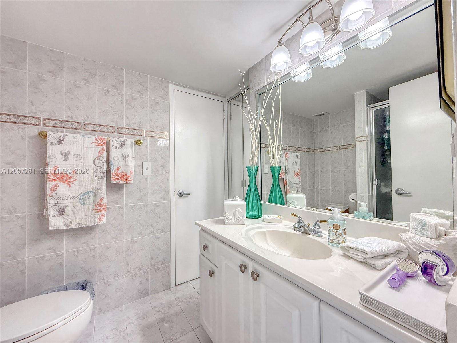Arlen Beach at 5701 Collins Ave, Miami Beach, FL 33140 - For Rent photo 13