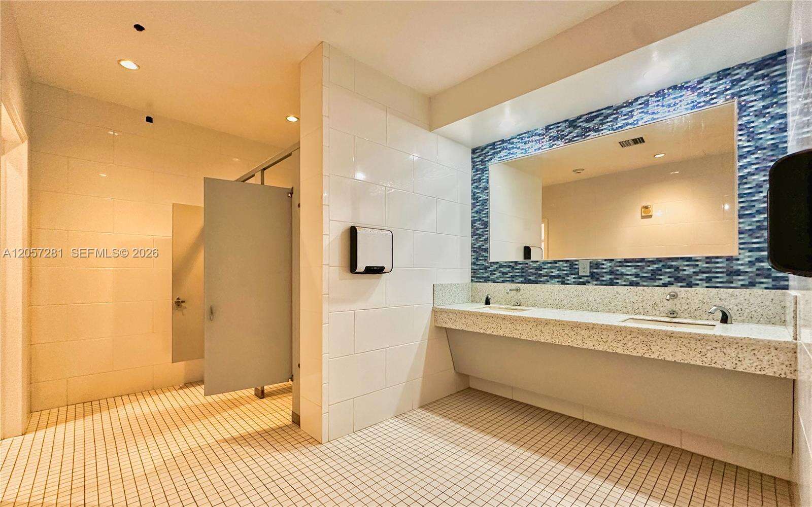 Arlen Beach at 5701 Collins Ave, Miami Beach, FL 33140 - For Rent photo 30