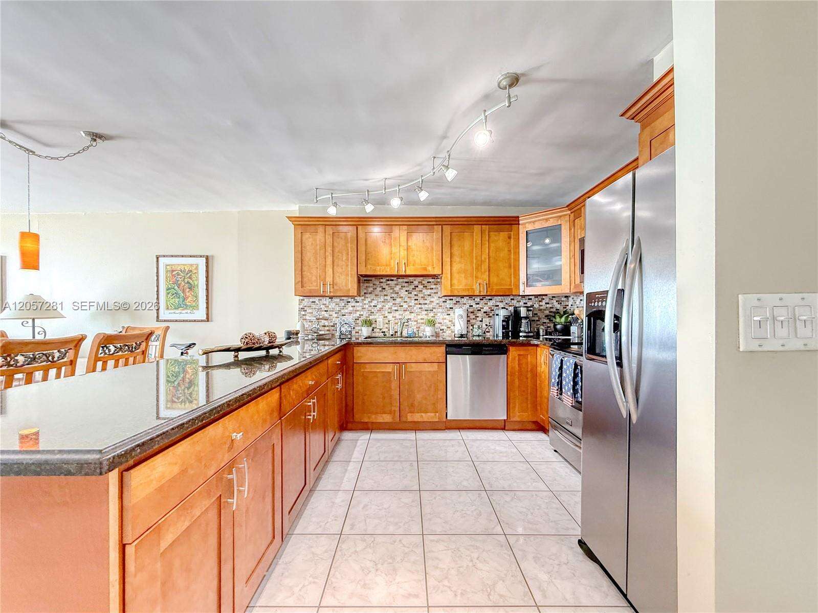 Arlen Beach at 5701 Collins Ave, Miami Beach, FL 33140 - For Rent photo 4
