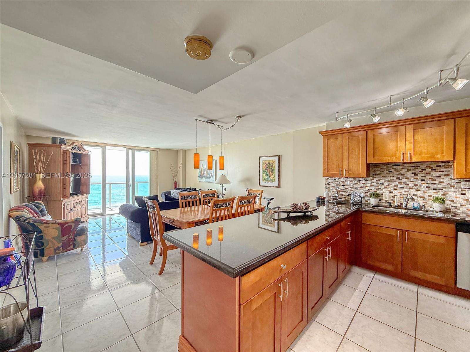 Arlen Beach at 5701 Collins Ave, Miami Beach, FL 33140 - For Rent photo 5