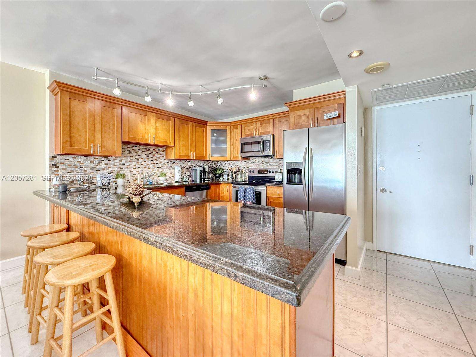 Arlen Beach at 5701 Collins Ave, Miami Beach, FL 33140 - For Rent photo 6
