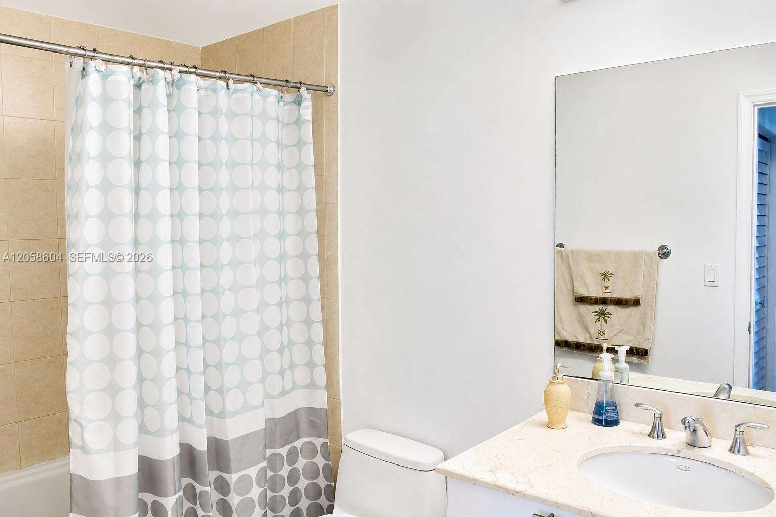 La Perla at 16699 Collins Ave, Sunny Isles Beach, FL 33160 - For Rent photo 19