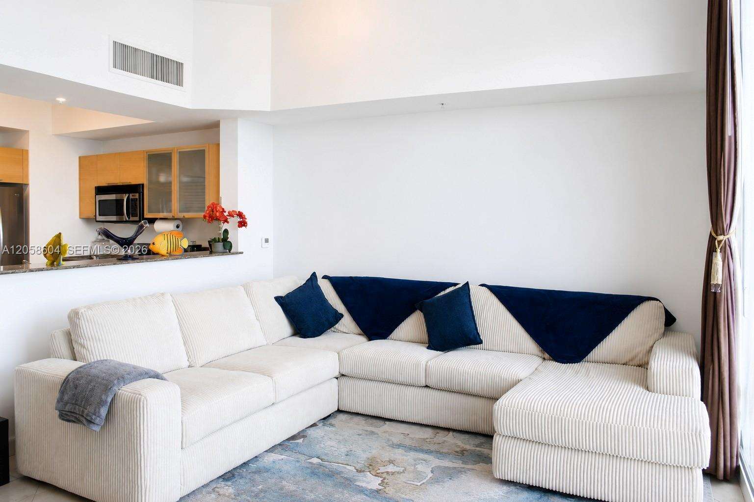 La Perla at 16699 Collins Ave, Sunny Isles Beach, FL 33160 - For Rent photo 8