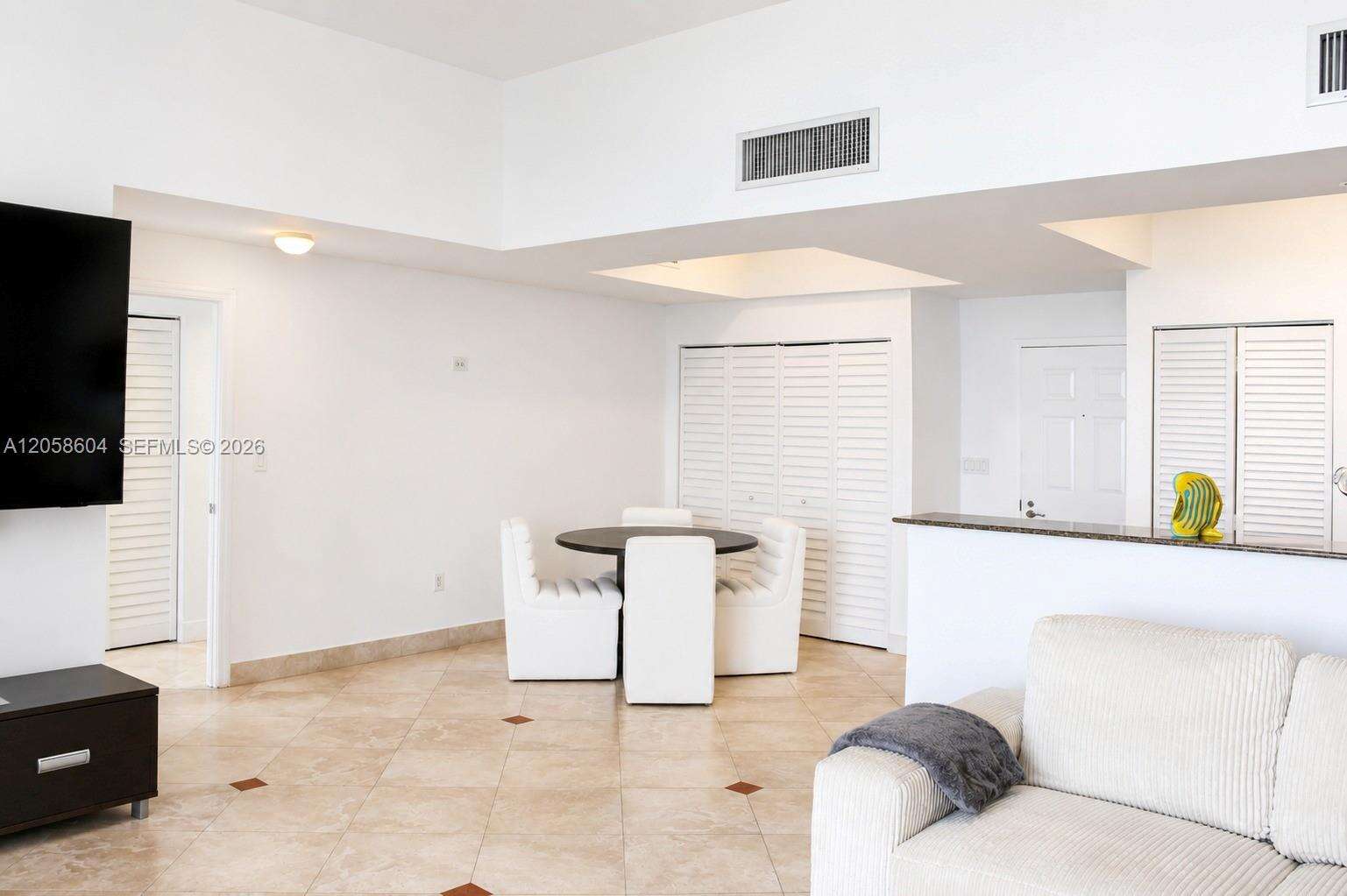 La Perla at 16699 Collins Ave, Sunny Isles Beach, FL 33160 - For Rent photo 9