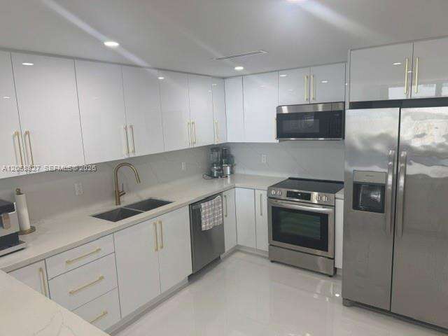 The Carriage House at 5401 Collins Ave, Miami Beach, FL 33140 - For Rent photo 19