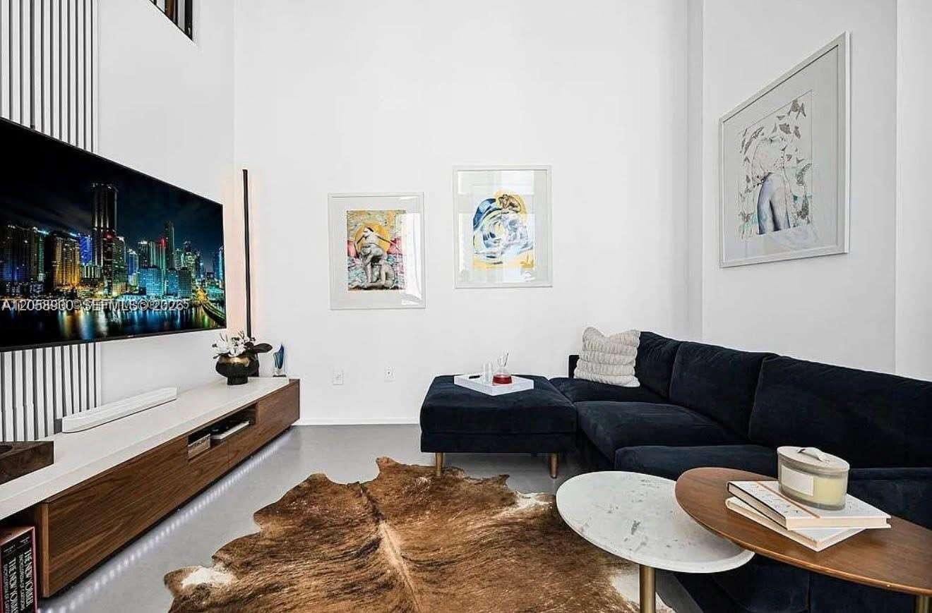 Met 1 at 300 Biscayne Blvd, Miami, FL 33131 - For Rent photo 2