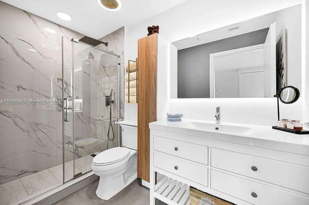 Met 1 at 300 Biscayne Blvd, Miami, FL 33131 - For Rent photo 15