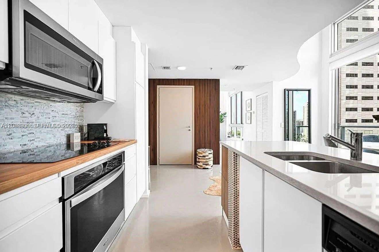 Met 1 at 300 Biscayne Blvd, Miami, FL 33131 - For Rent photo 7