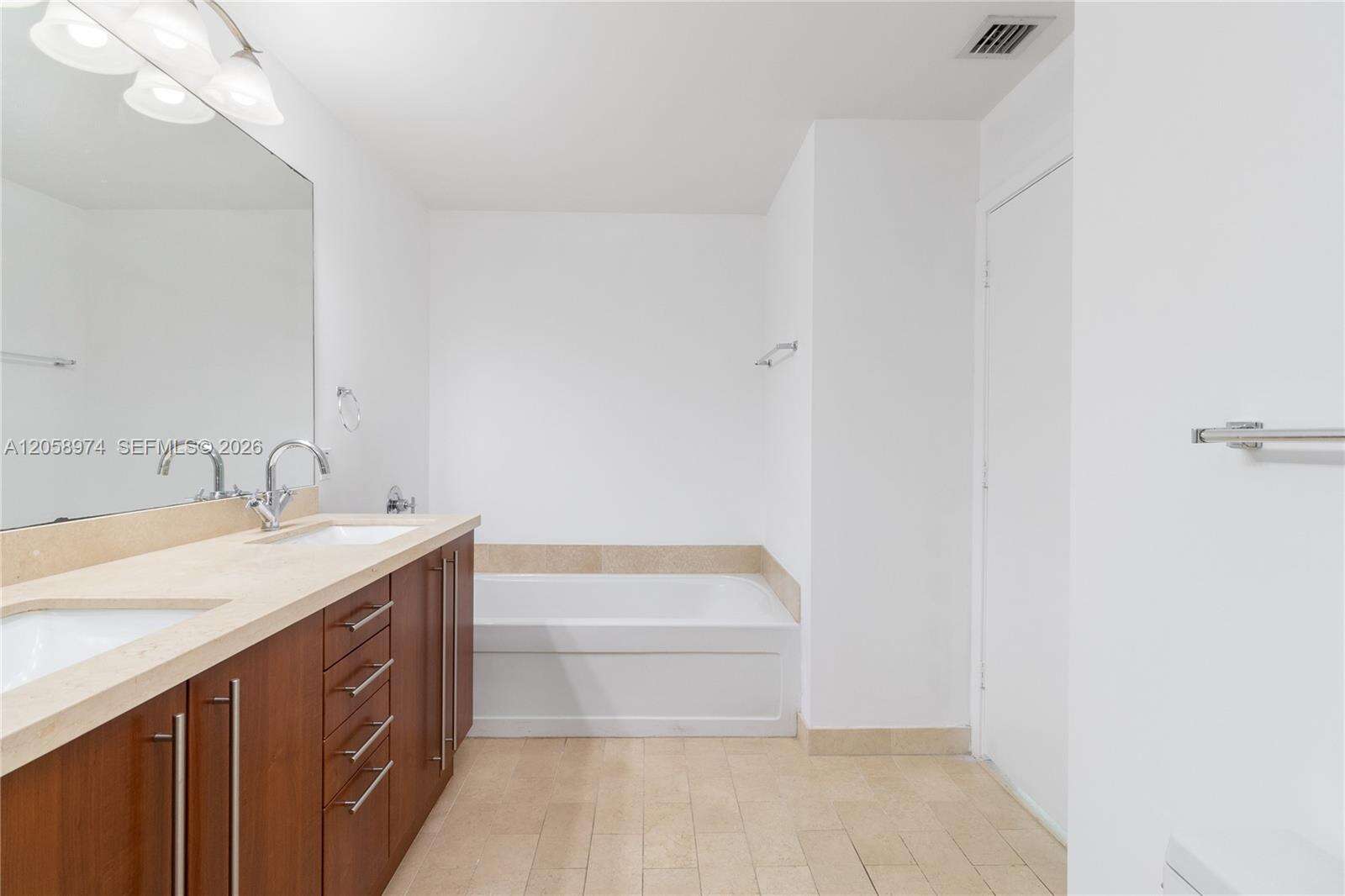 Axis On Brickell at 1111 1 Ave, Miami, FL 33130 - For Rent photo 9