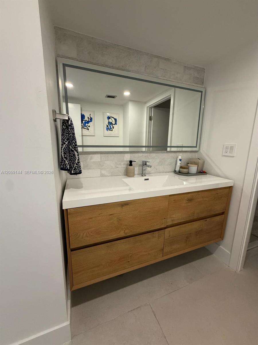 Brickell Bay Club at 2333 Brickell Ave, Miami, FL 33129 - For Rent photo 13