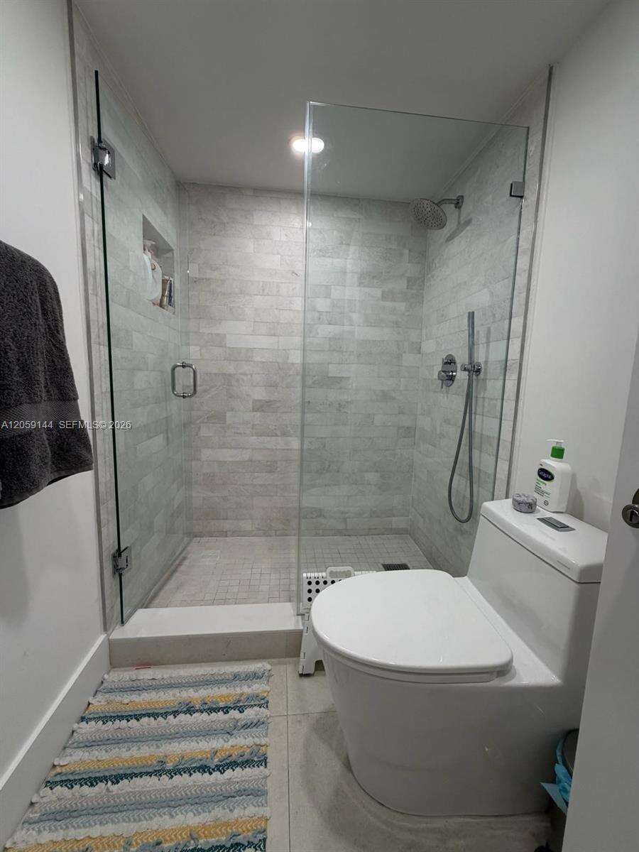 Brickell Bay Club at 2333 Brickell Ave, Miami, FL 33129 - For Rent photo 14