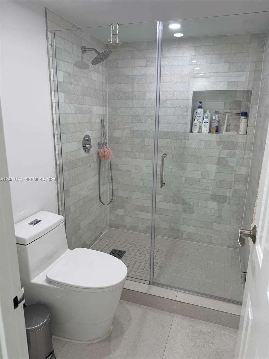 Brickell Bay Club at 2333 Brickell Ave, Miami, FL 33129 - For Rent photo 10