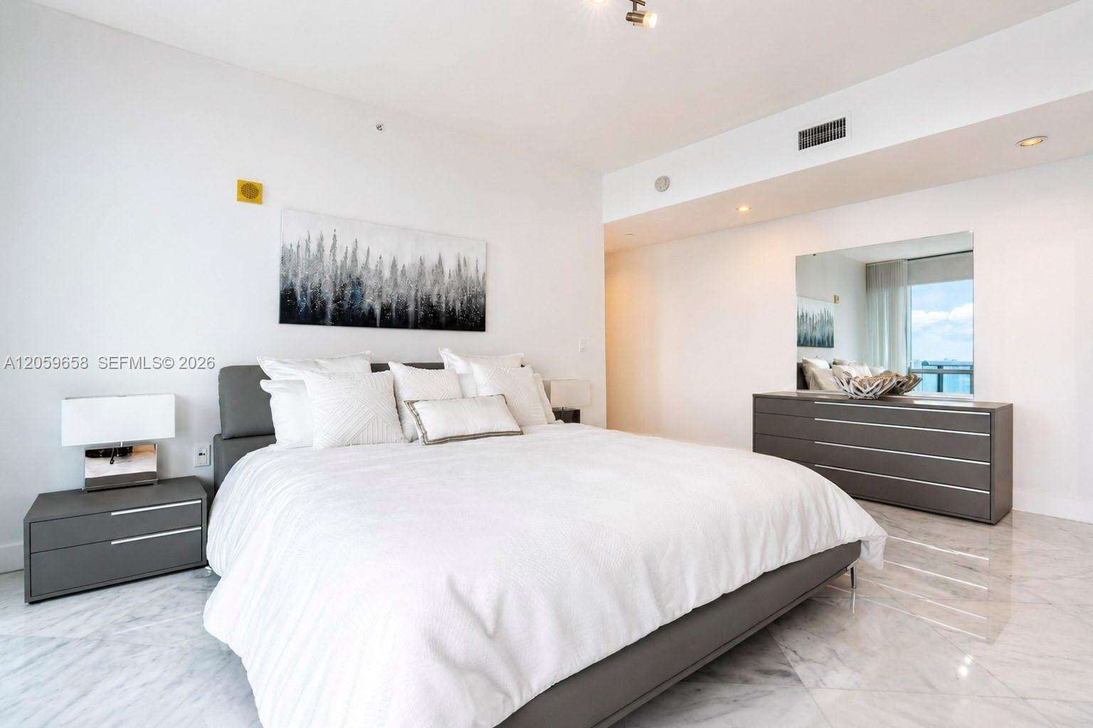Jade Ocean at 17121 Collins Ave, Sunny Isles Beach, FL 33160 - For Rent photo 32